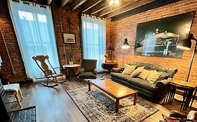 Historic, Stylish Getaway 2 Blocks From Waterfront